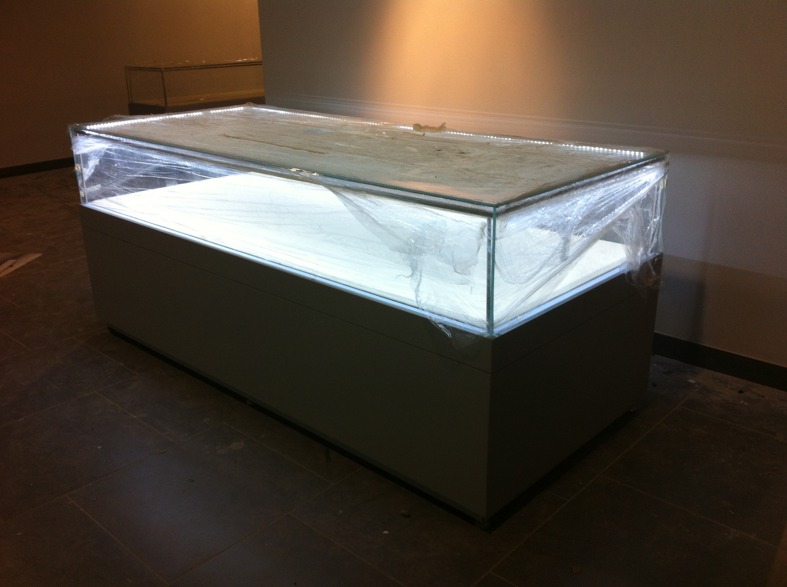 隆城展示專業(yè)玉器展示柜設計定做