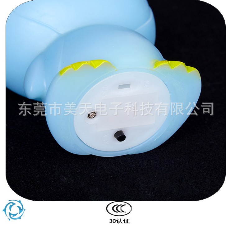 發(fā)光企鵝 可愛(ài)大眼呆萌塑膠企鵝玩具 搪膠掛繩益智發(fā)光玩具