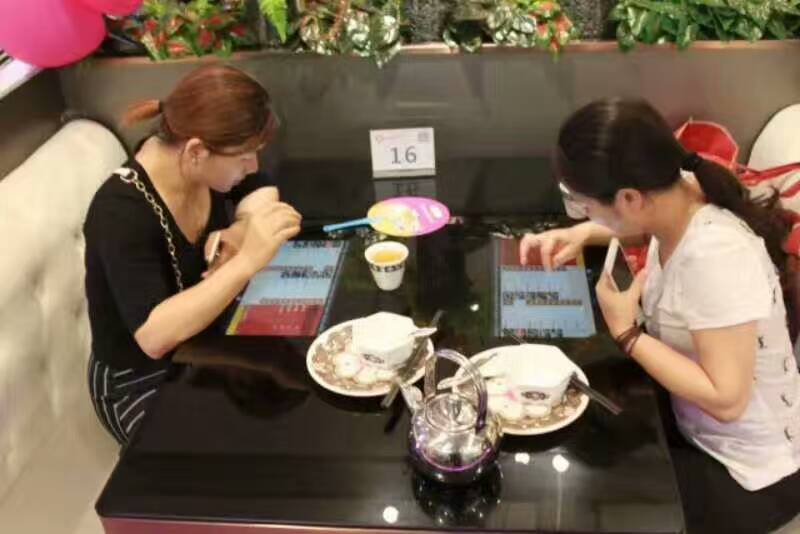 風谷創(chuàng)新專業(yè)生產(chǎn)金屬網(wǎng)格電容屏15-120寸，可隨意定制非標尺寸