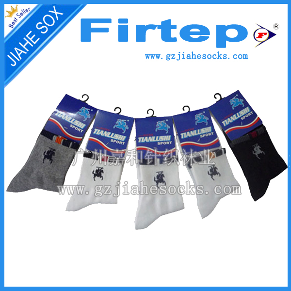 廣東襪子廠加工批發(fā)手縫運(yùn)動襪、薄款提花中筒運(yùn)動襪、純棉襪子禮品