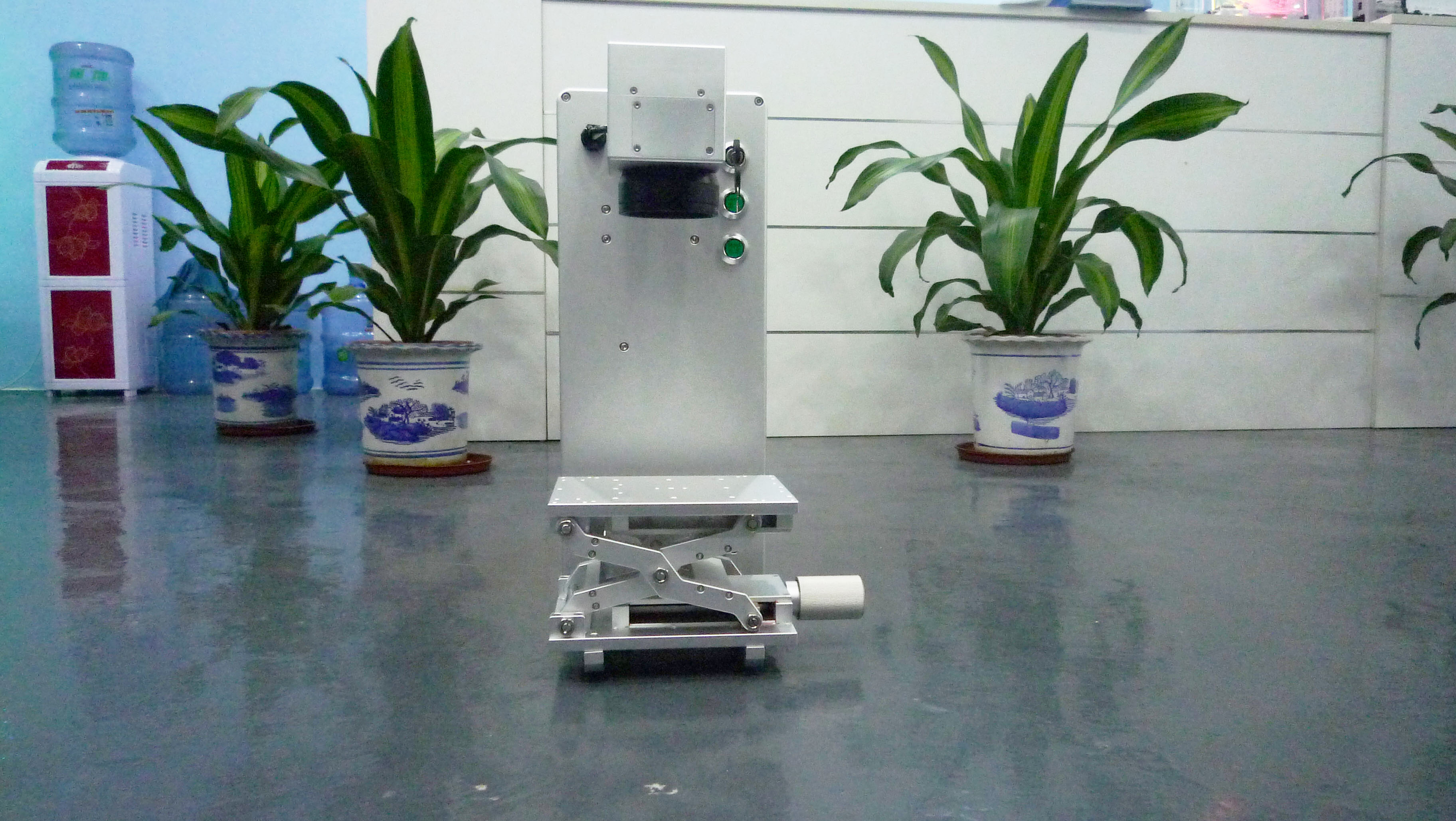 手持式激光打標(biāo)機(jī) 小型手持式激光打標(biāo)機(jī)   便攜式激光打標(biāo)機(jī)   鐳雕機(jī)