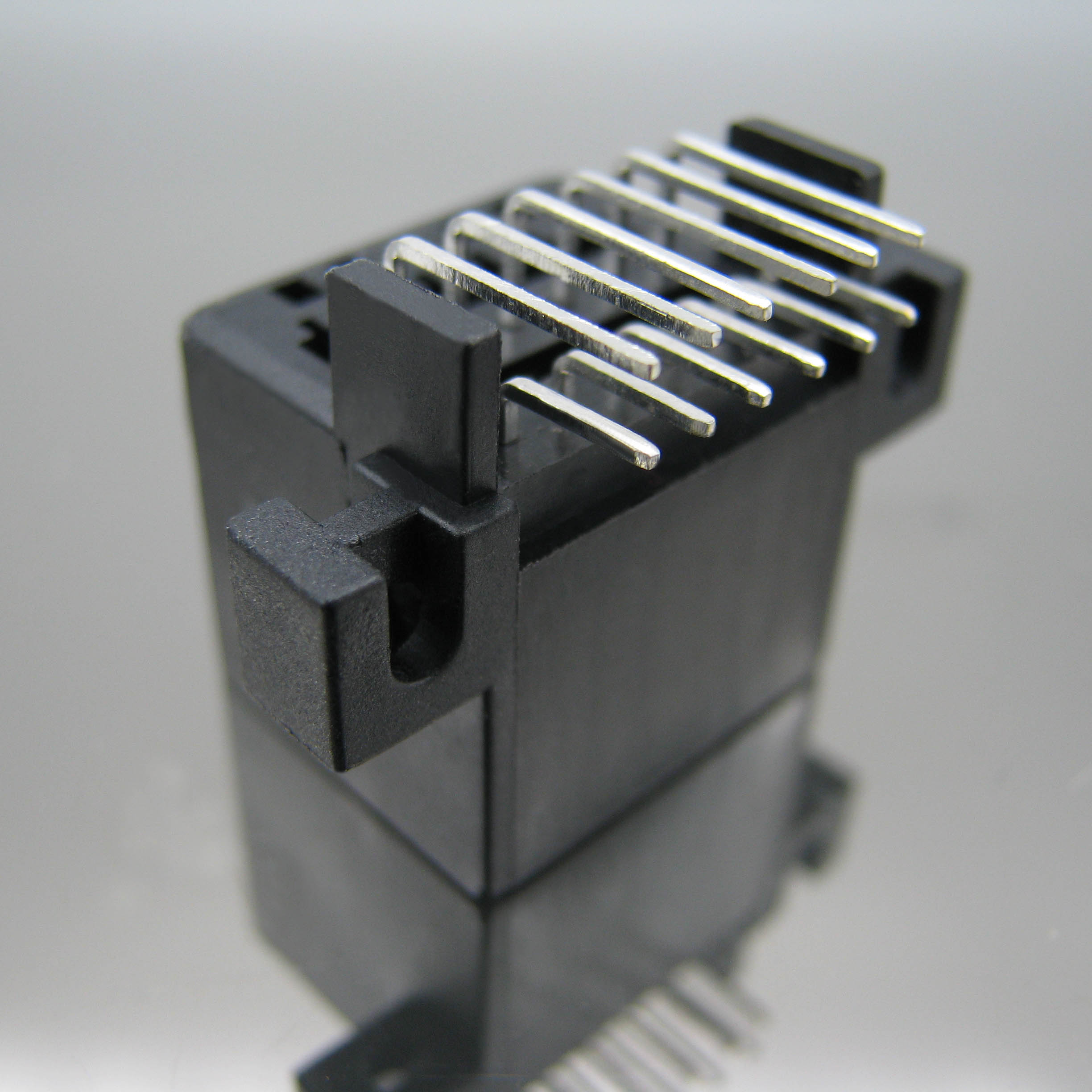 12P汽車(chē)接插件東風(fēng)重卡蜂鳴器陜汽空調(diào)面板12針座174051連接器