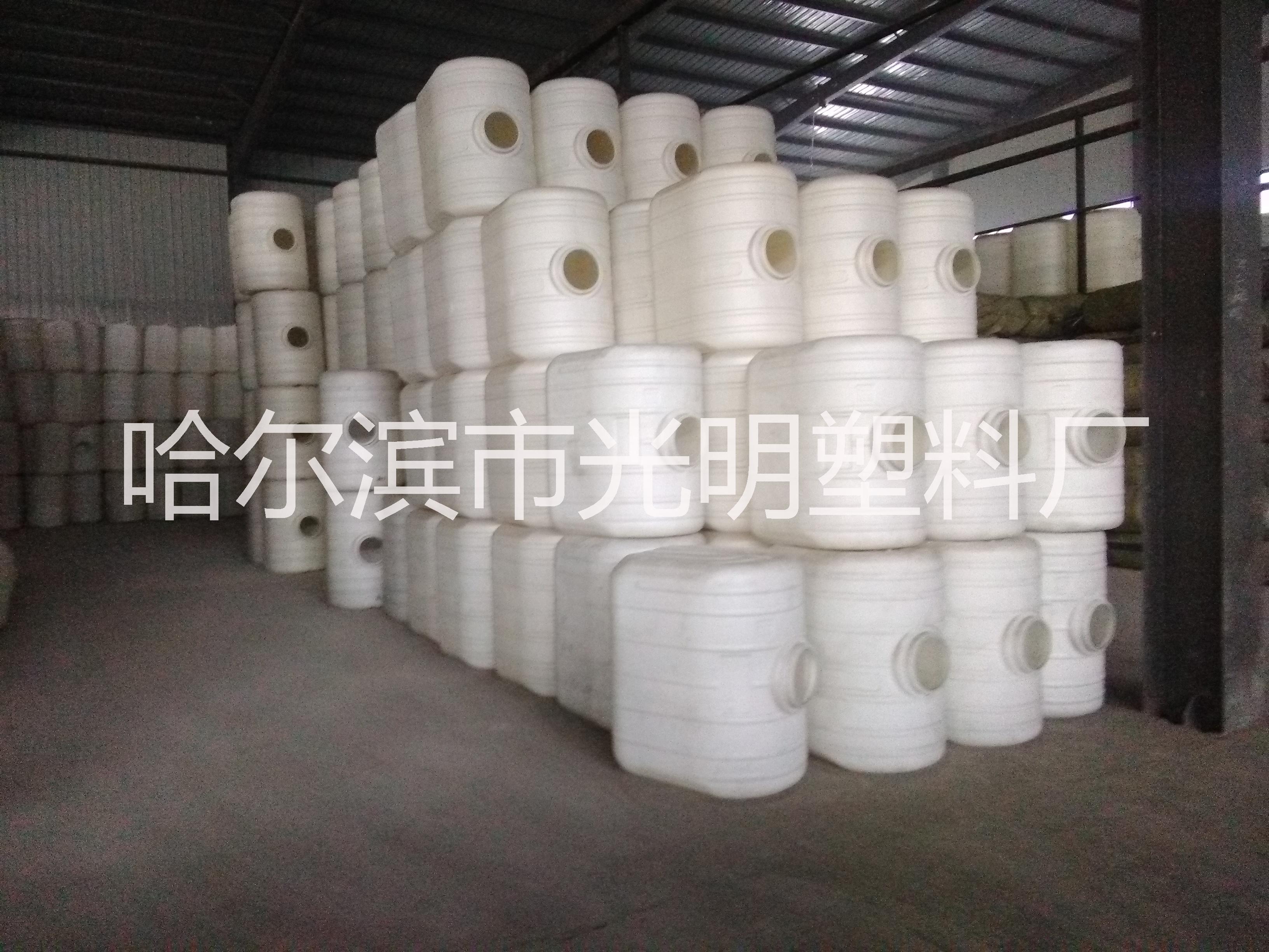 平底噴藥罐 哈爾濱市平底噴藥罐 哈爾濱市光明塑料廠大量批發(fā)平底噴藥罐