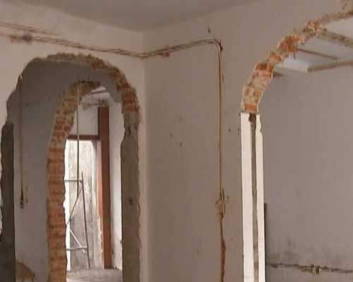 如果裝修施工隊(duì)要拆承重墻怎么辦