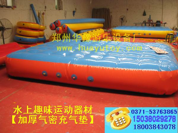 充氣防護(hù)墊，華豫游樂專業(yè)生產(chǎn)廠家，品質(zhì)*，遠(yuǎn)銷海內(nèi)外