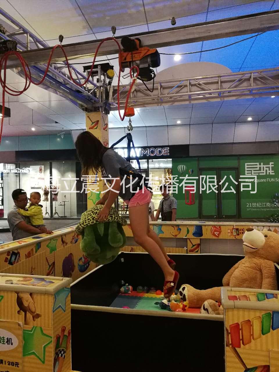 巨型真人抓娃娃機(jī)租賃體驗(yàn)真人抓娃娃樂趣真人抓娃娃機(jī)廠家