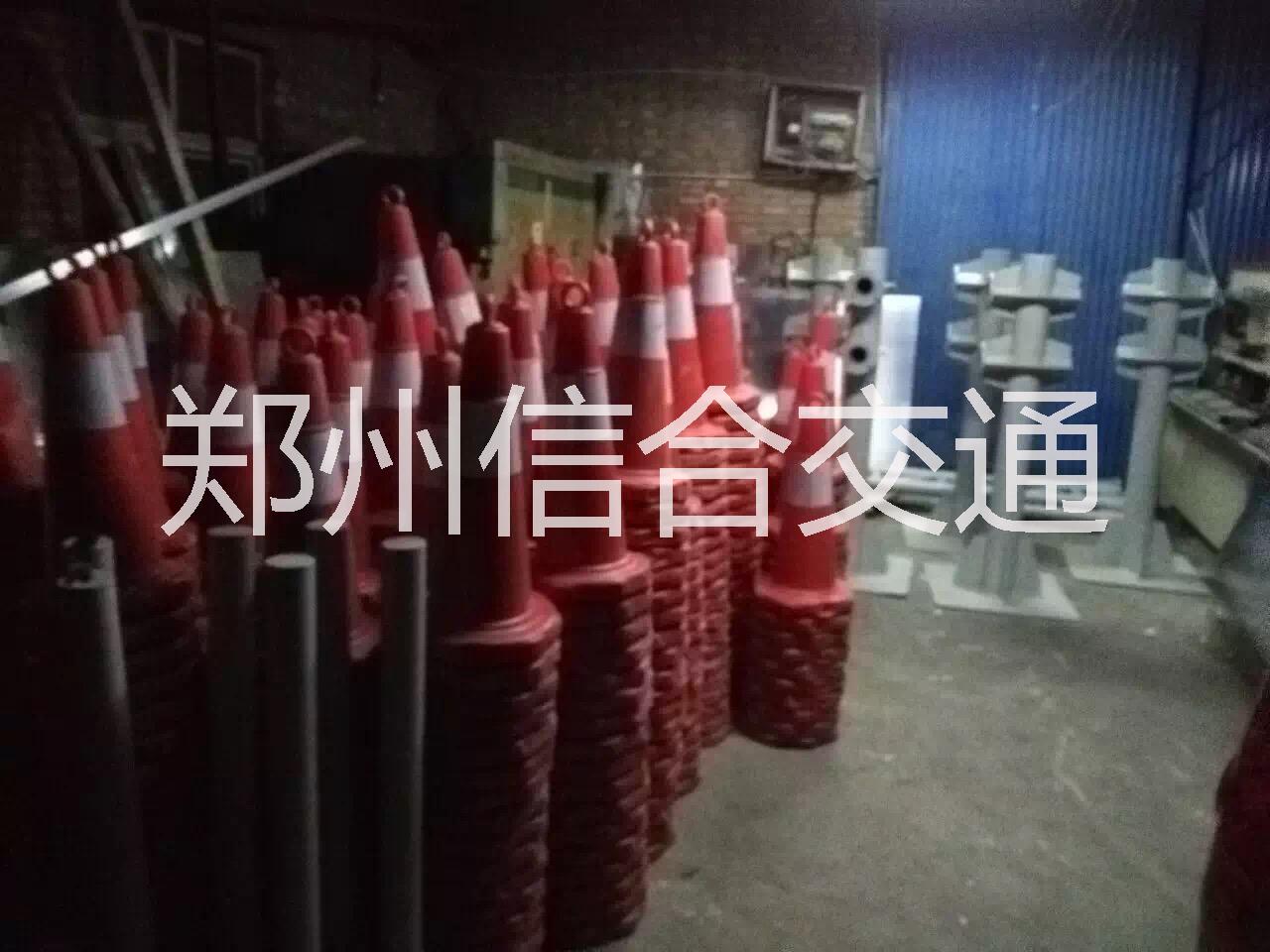 供應(yīng)路錐路標(biāo)錐交通錐塑料錐橡膠錐手提錐、路錐、道路設(shè)施、交通設(shè)施批發(fā)