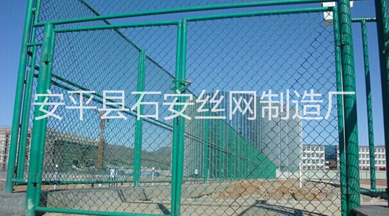 籠式足球場(chǎng)圍網(wǎng)￥體育區(qū)籠式足球場(chǎng)深綠色圍網(wǎng)￥籠式足球場(chǎng)地圍護(hù)網(wǎng)欄生產(chǎn)廠家 體育區(qū)籠式足球場(chǎng)深綠色圍網(wǎng)生產(chǎn)廠