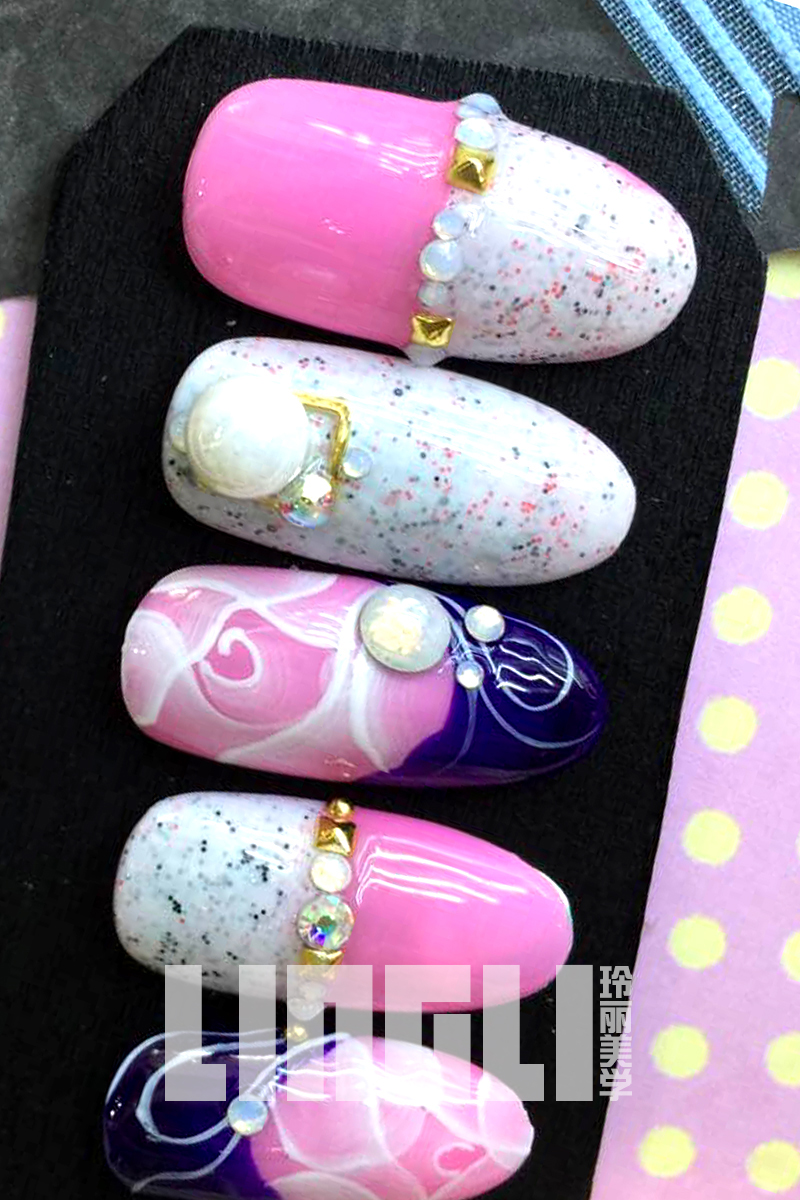 隨州學(xué)美甲化妝有前途嗎？隨州玲麗美甲彩妝紋繡專業(yè)培訓(xùn)學(xué)校