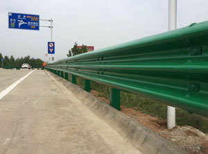 波形護(hù)欄多少錢(qián)一米 波形護(hù)欄 公路防撞護(hù)欄多少錢(qián)一米 高速公路護(hù)欄波形護(hù)欄公路防撞護(hù)欄