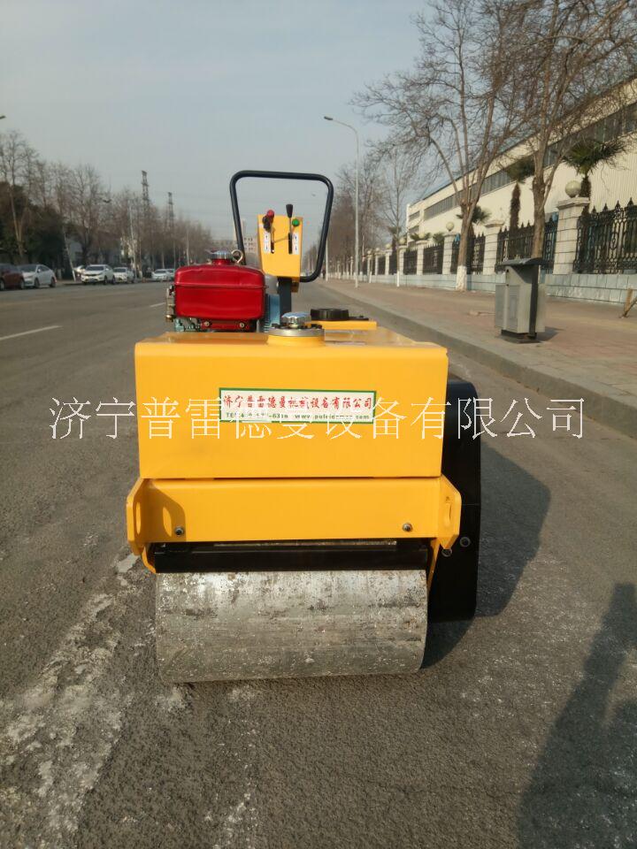 手扶式雙輪壓路機(jī)