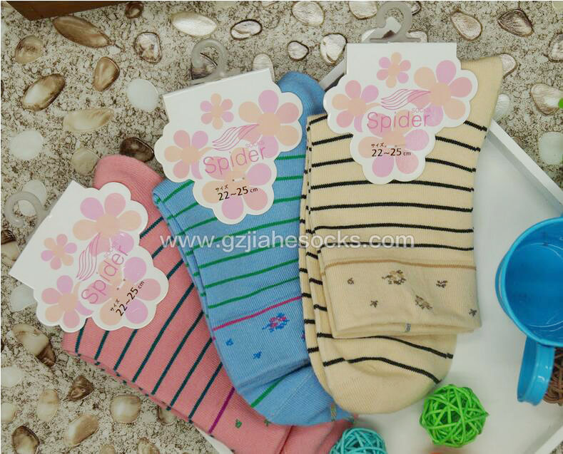 廣州女襪批發(fā) 純棉中筒女襪 薄棉女襪 提花女襪 外貿(mào)女襪 襪子廠
