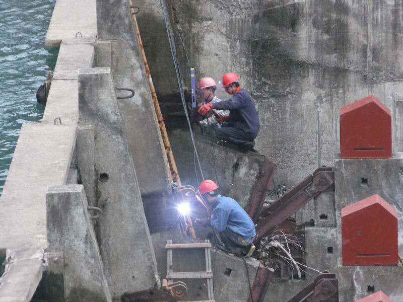 廠家直銷供液壓壩，鋼壩 鋼筋混凝土閘門 液壓翻板閘門 液壓翻板壩