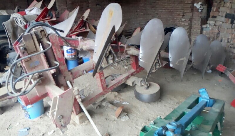 靈武市玉米收割機(jī)租賃   農(nóng)作物播種機(jī)租賃