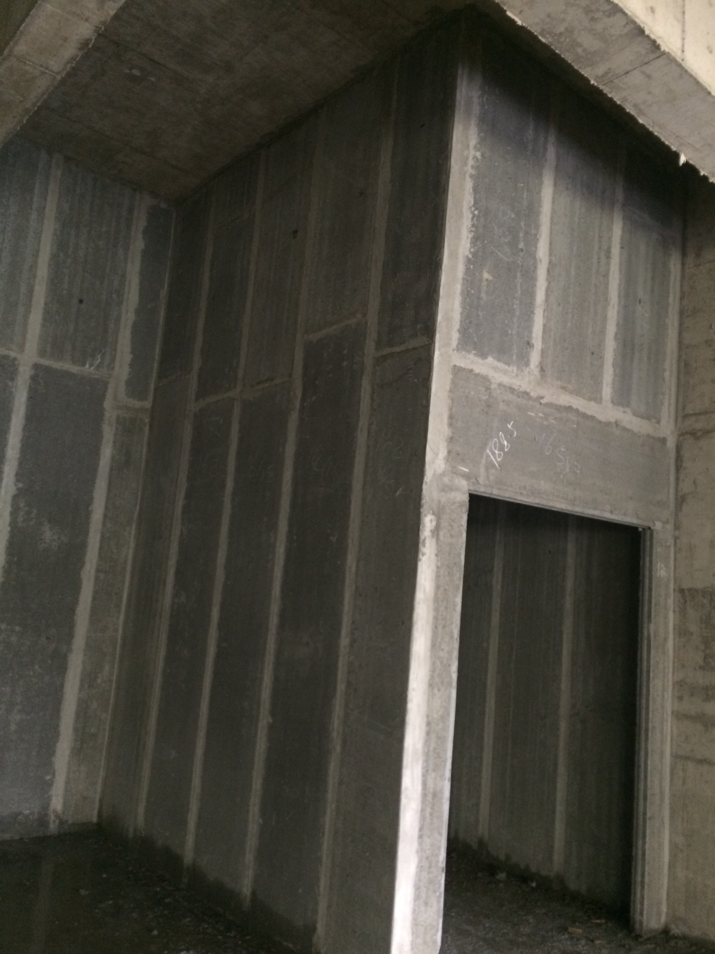 GRC輕質(zhì)隔墻板生產(chǎn)與安裝