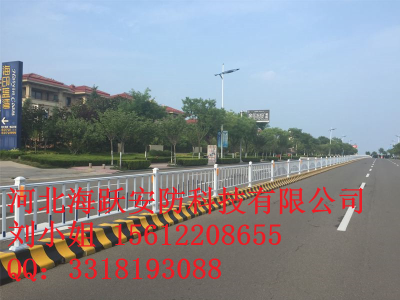 2017 易縣護(hù)欄廠家直銷、京式、草坪護(hù)欄
