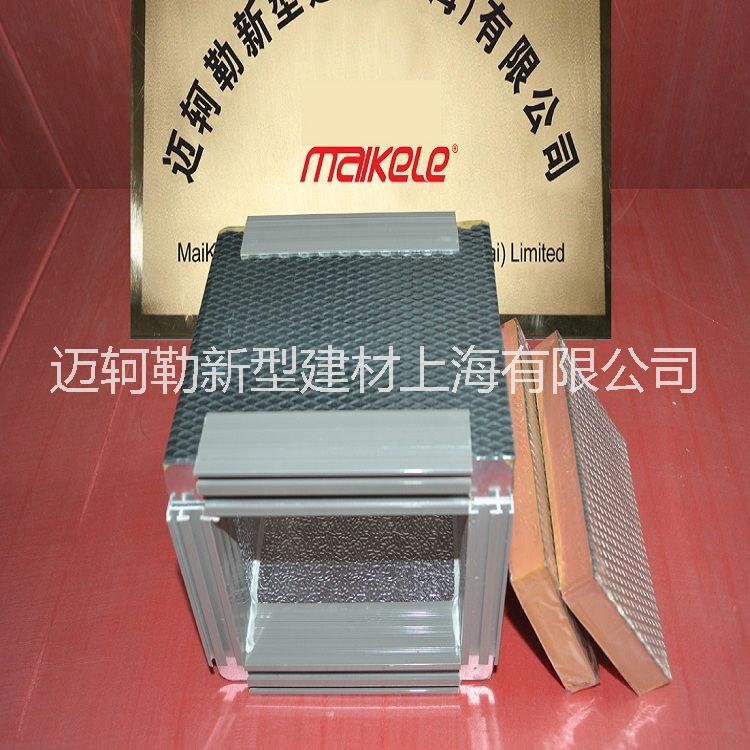 鋼面型鍍鋅壓花酚醛復(fù)合風(fēng)管