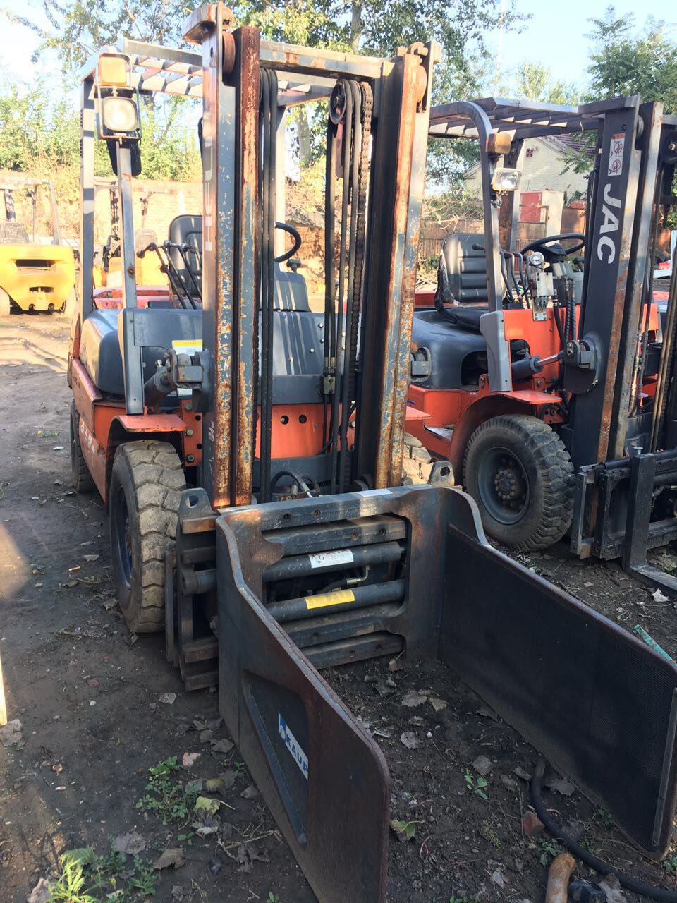 河北煙箱夾冶煉夾平抱頭叉車2噸3噸 平抱頭叉車批發(fā) 平抱頭叉車廠家直銷 平抱頭叉車哪家好 平抱頭叉車價格 平抱頭叉車供應(yīng)