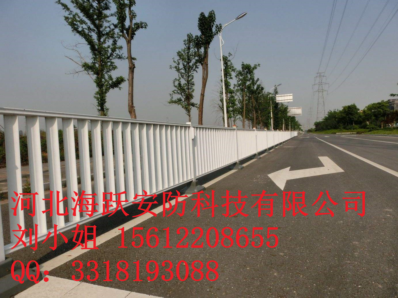 易縣哪里有護(hù)欄賣？路中間的護(hù)欄
