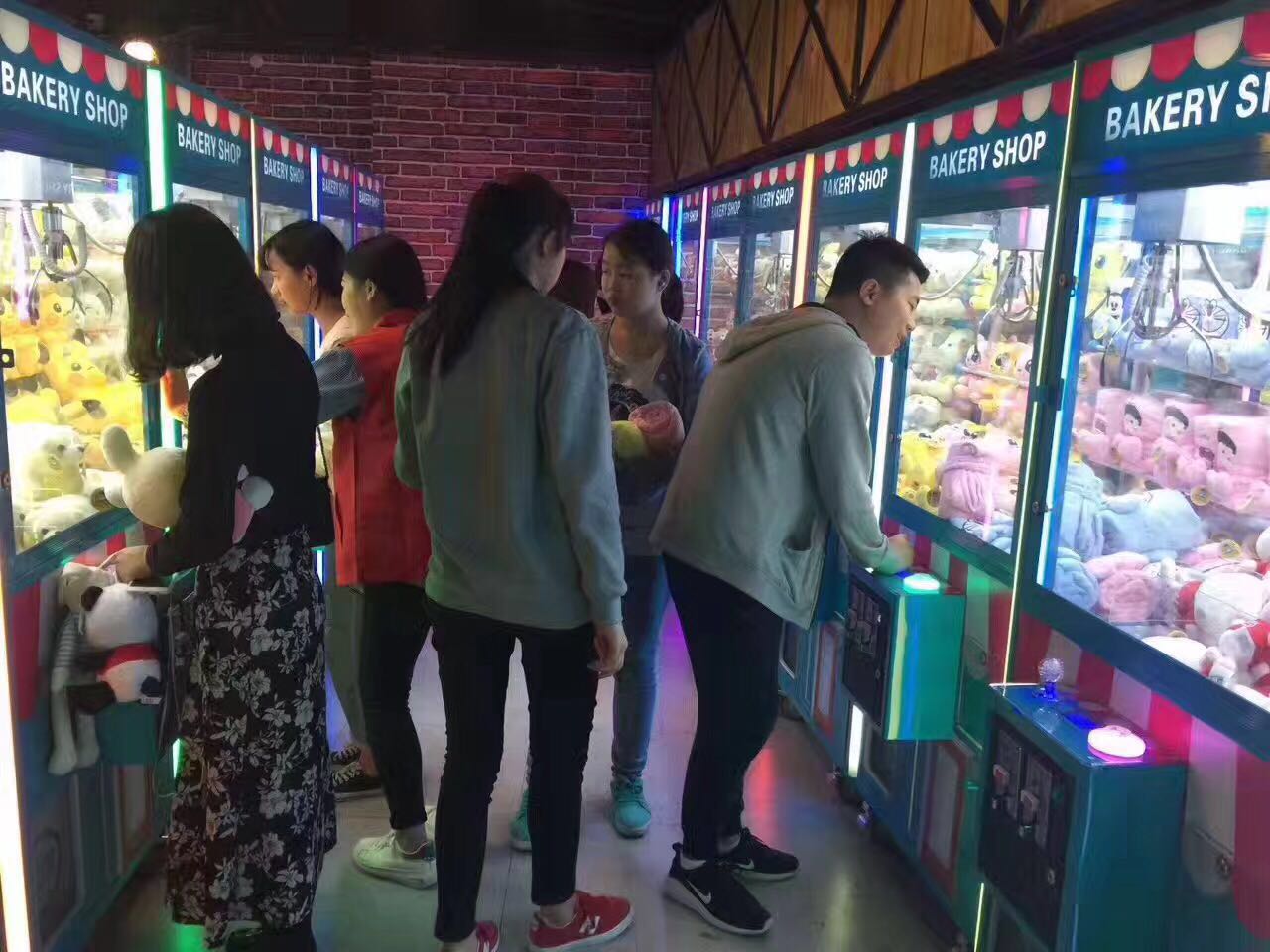 抓娃娃機(jī)廠家直銷抓娃娃機(jī)批發(fā)抓娃娃機(jī)價格鋪?zhàn)型尥迿C(jī)