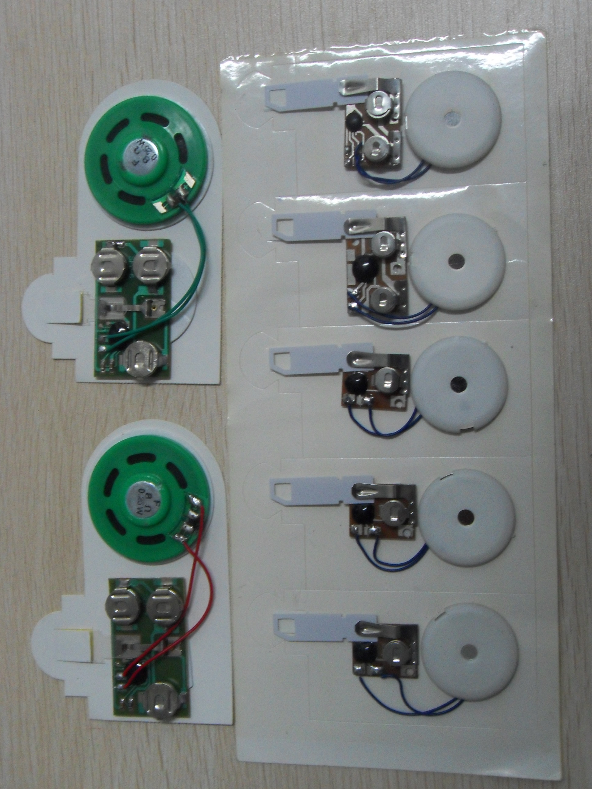 廠家供應(yīng)各種賀卡音樂機(jī)芯、語音機(jī)芯 各種賀卡音樂芯片、語音芯片