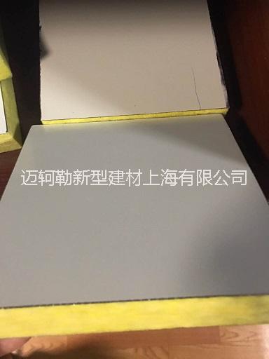 供應(yīng)優(yōu)質(zhì)離心玻璃棉鋁箔復(fù)合風(fēng)管