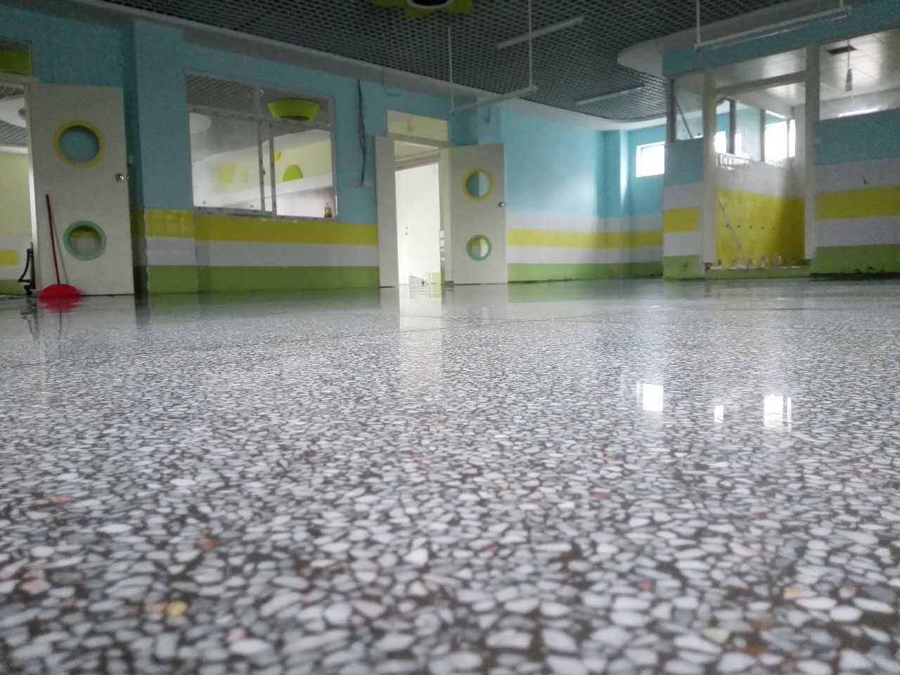 東莞水磨石地坪翻新—水磨石起灰塵處理——美觀耐用無塵