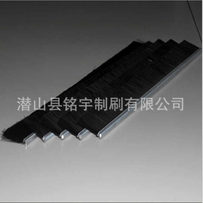 廠家直銷鋁合金條刷、馬毛條刷、工業(yè)滾刷，圓盤刷，大量優(yōu)惠。