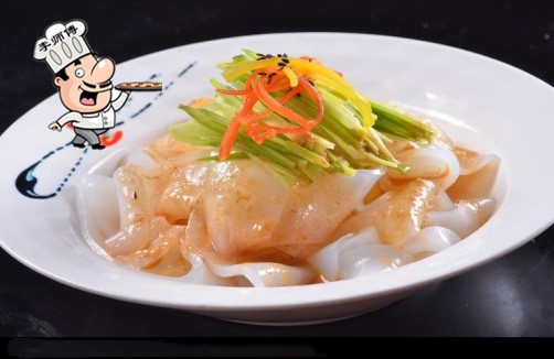 鄭州涼皮小吃培訓(xùn)哪里教，商丘涼皮培訓(xùn)機(jī)構(gòu)班，手工涼皮批發(fā)