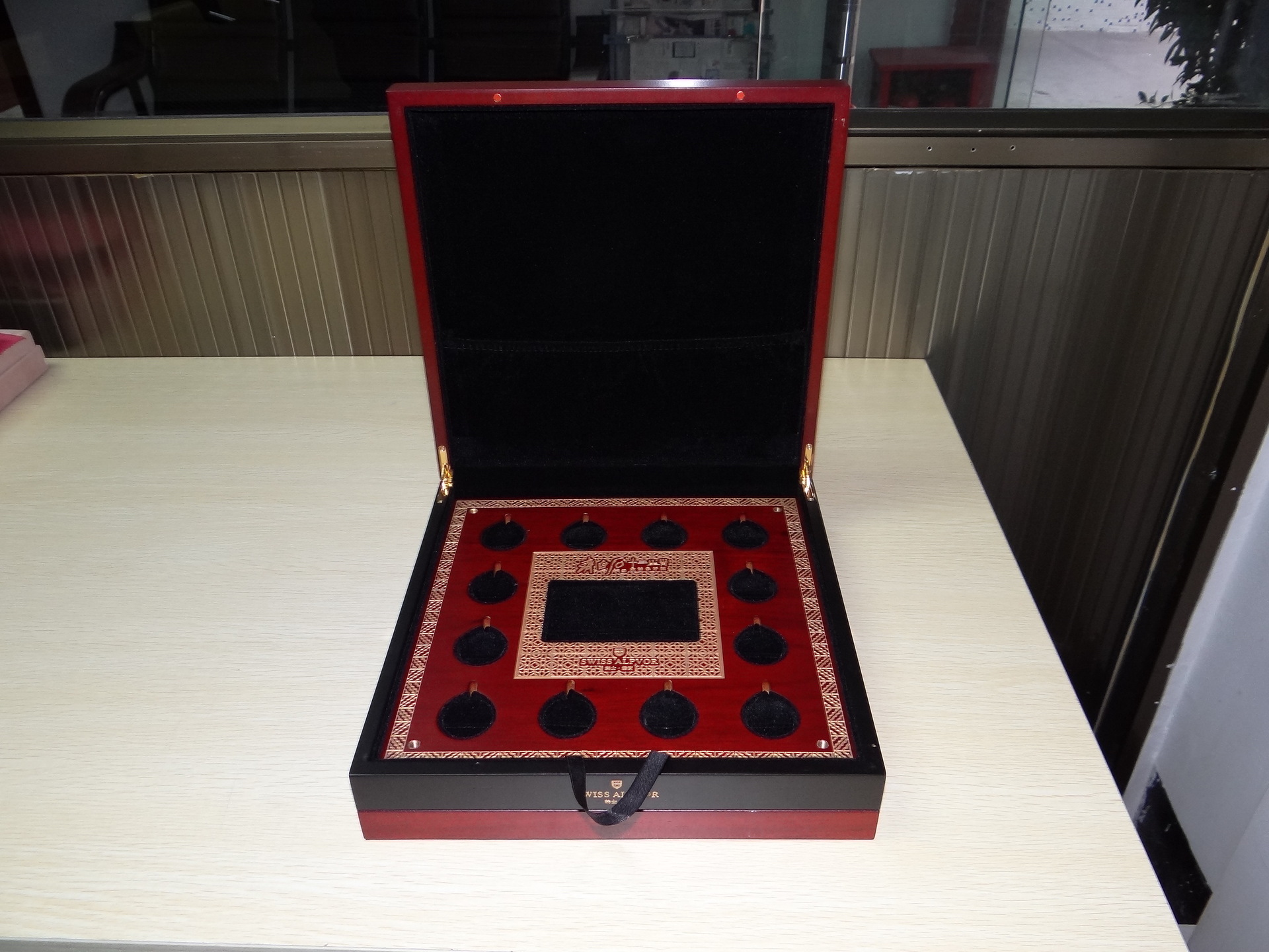 2017創(chuàng)意鋼琴烤漆*盒 十二生肖品牌金幣盒 翻蓋工藝金幣木盒收納盒