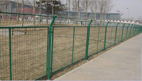 河北瀾盛專業(yè)生產(chǎn)護(hù)欄網(wǎng)