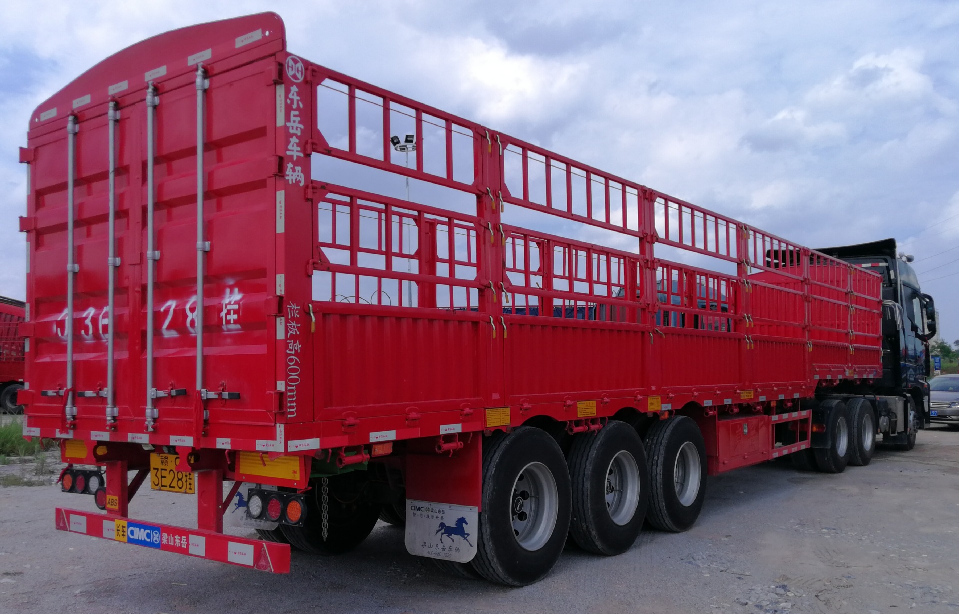 福田歐曼牽引車 福田戴姆勒歐曼EST490馬力6X4牽引車帶輕量化13米花欄掛可按揭