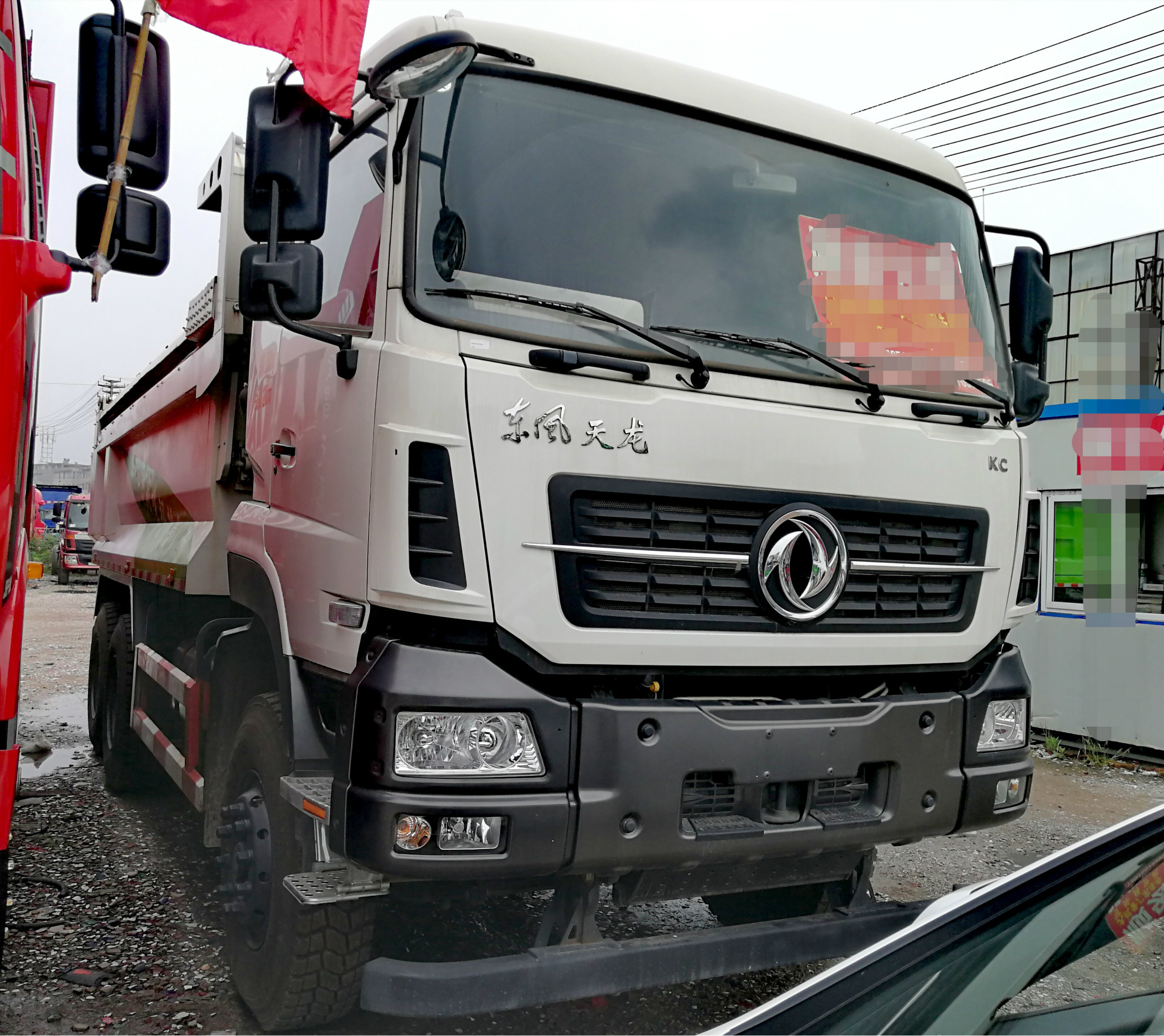 后八輪自卸車 后八輪、*后八、*后四、單橋自卸、泥頭車大量現(xiàn)車出售 渣土自卸車