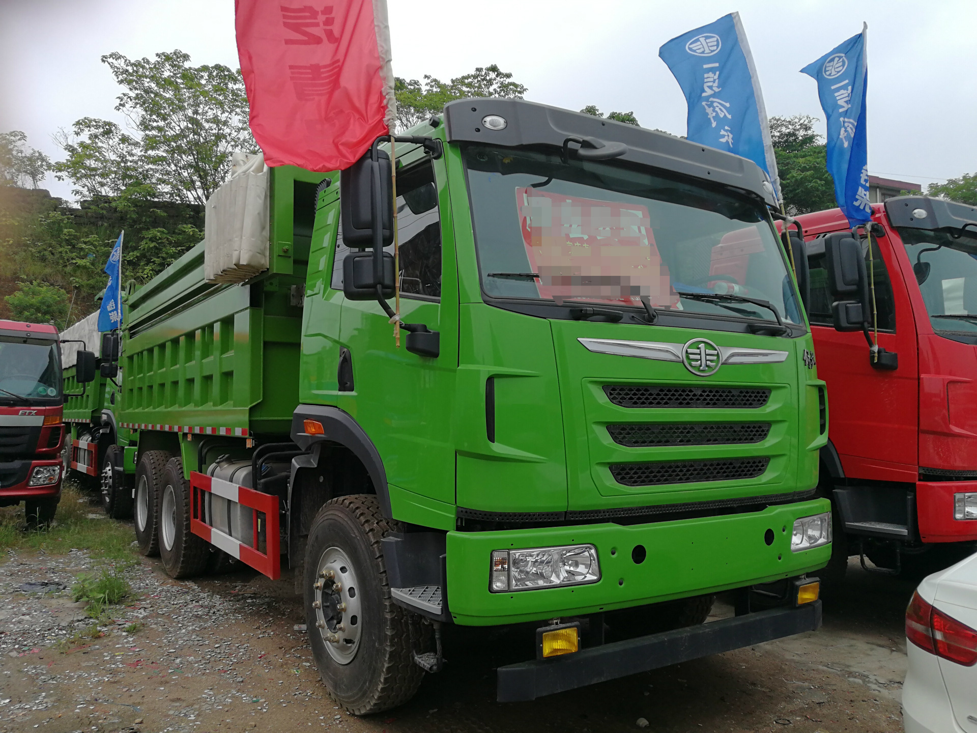 后八輪自卸車 后八輪、*后八、*后四、單橋自卸、泥頭車大量現(xiàn)車出售 渣土自卸車