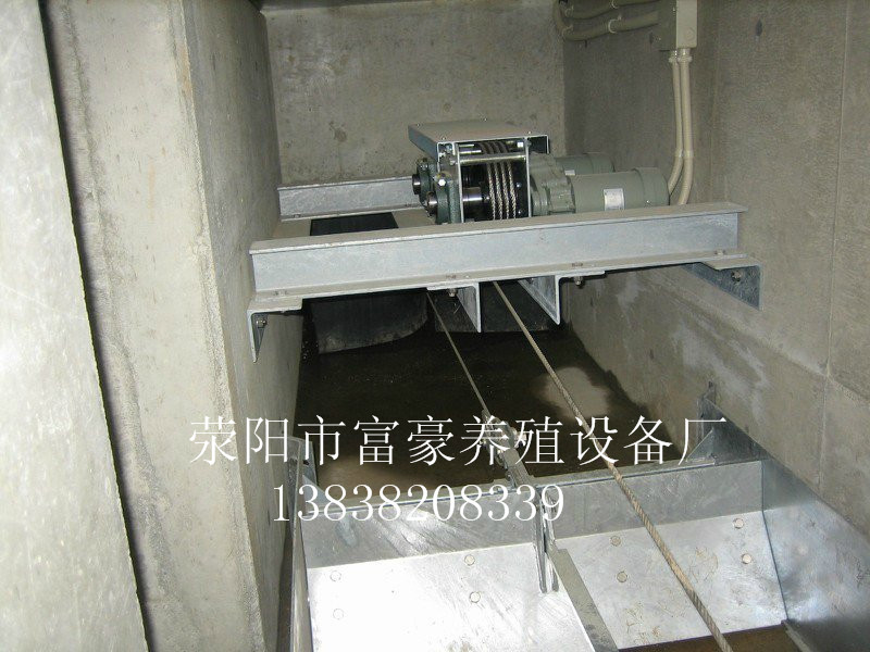 豬場(chǎng)尿糞分離刮糞機(jī) 不銹鋼刮板