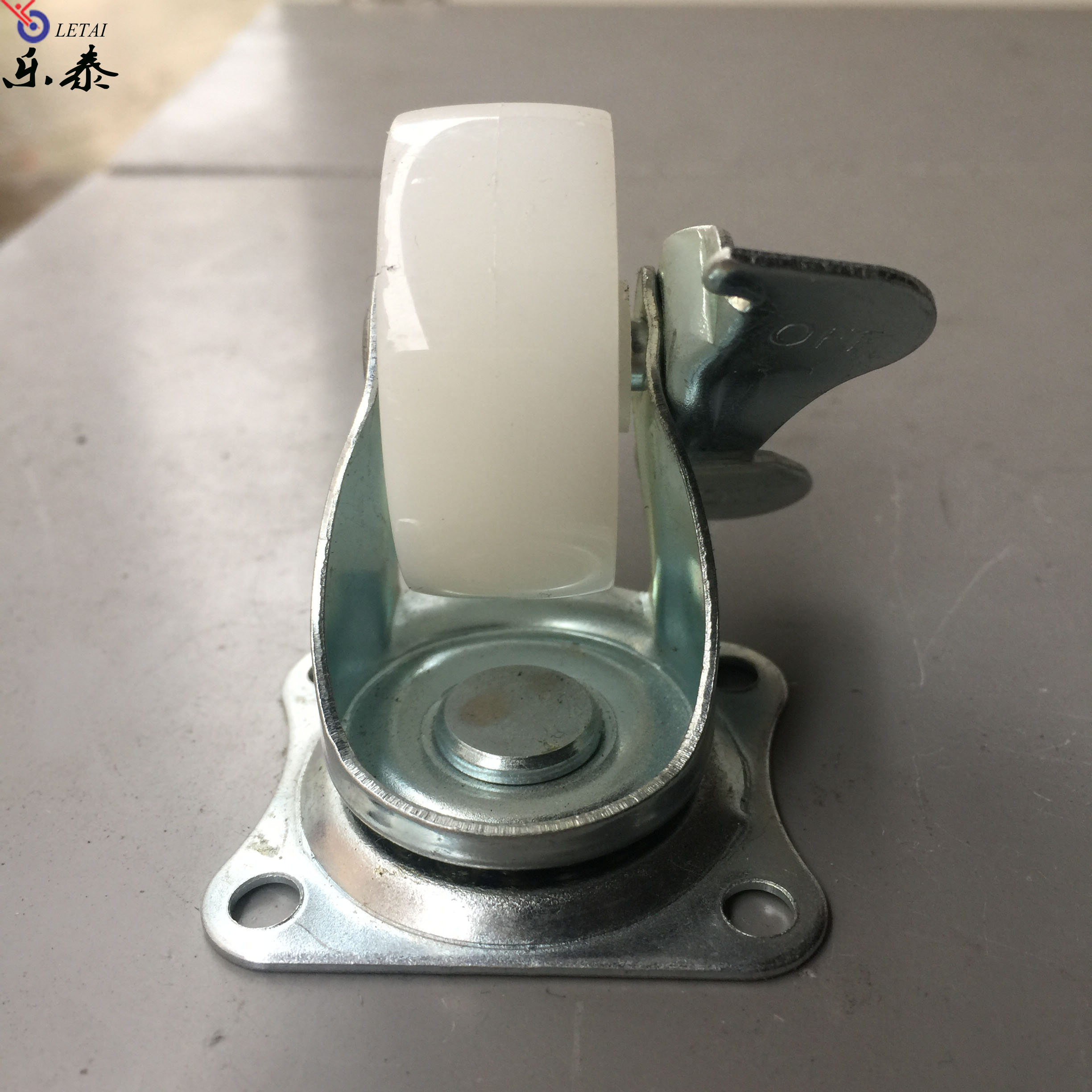 輕型1.5寸白pp平板剎車轉(zhuǎn)向輪 全白支架白輪小型機(jī)械電器活動(dòng)腳輪