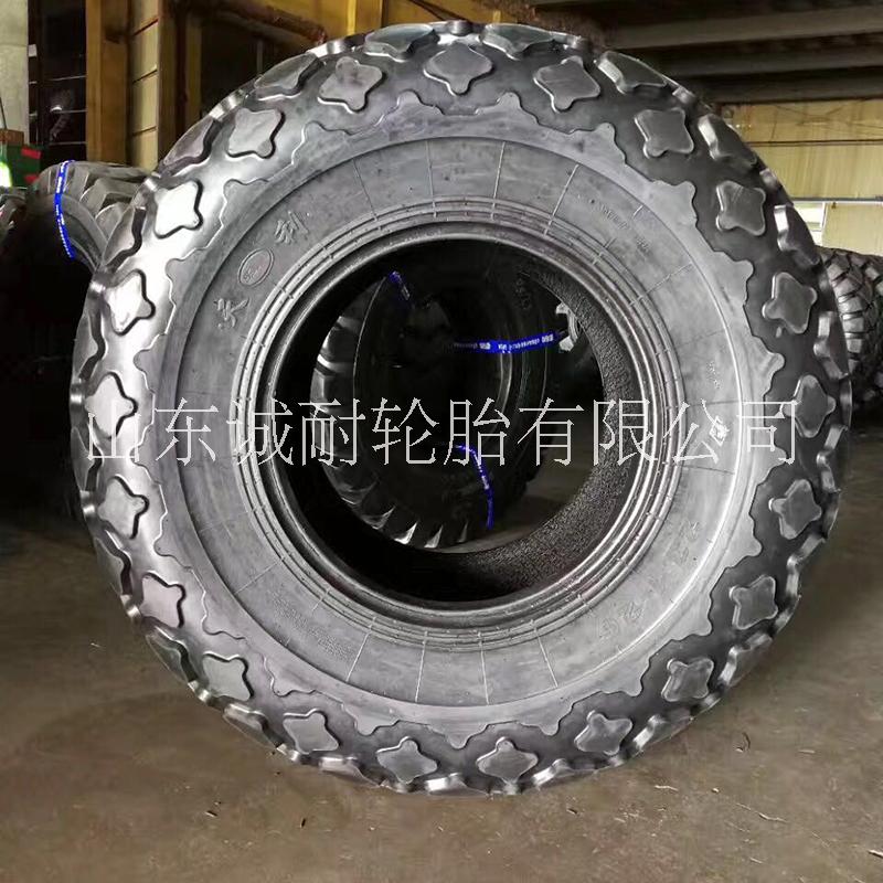 現(xiàn)貨供應(yīng)23.1-26壓路機(jī)輪胎 菠蘿花紋工程機(jī)械輪胎 *