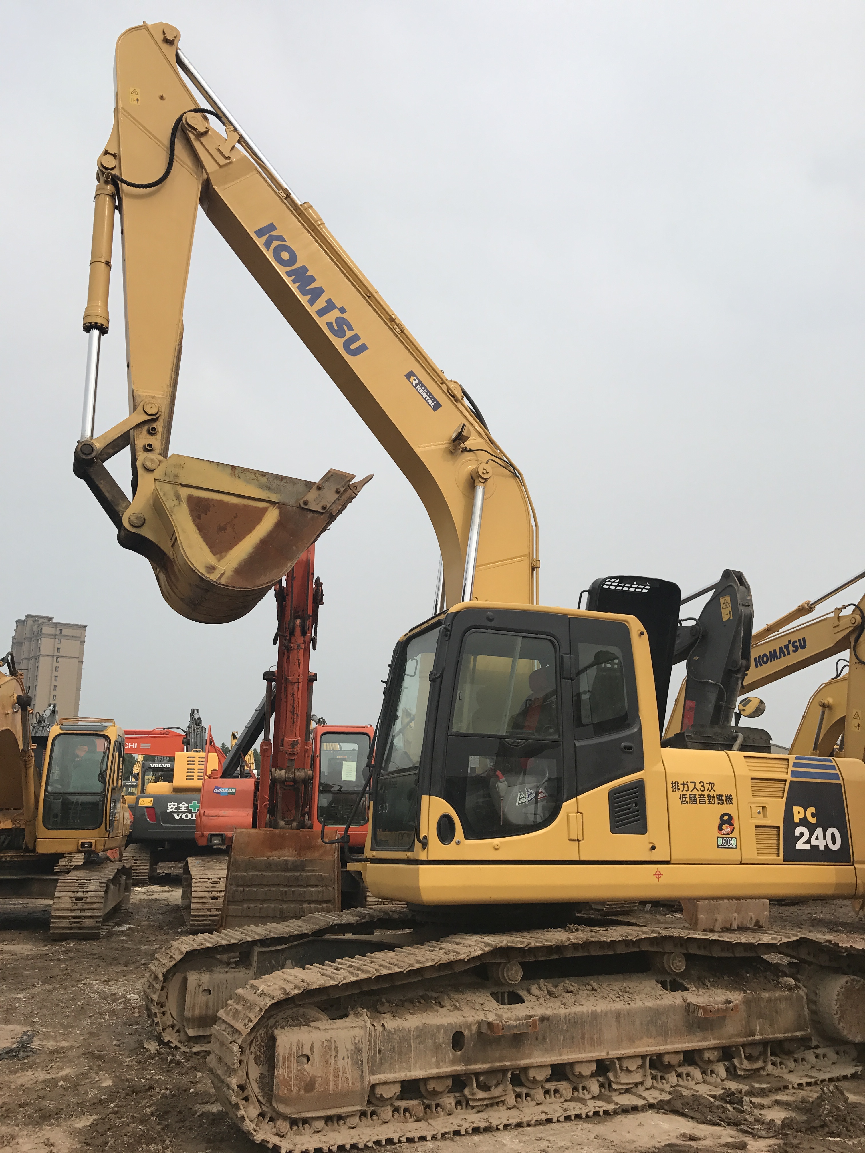 小松挖機(jī)  小松pc240-8二手土方挖掘機(jī)