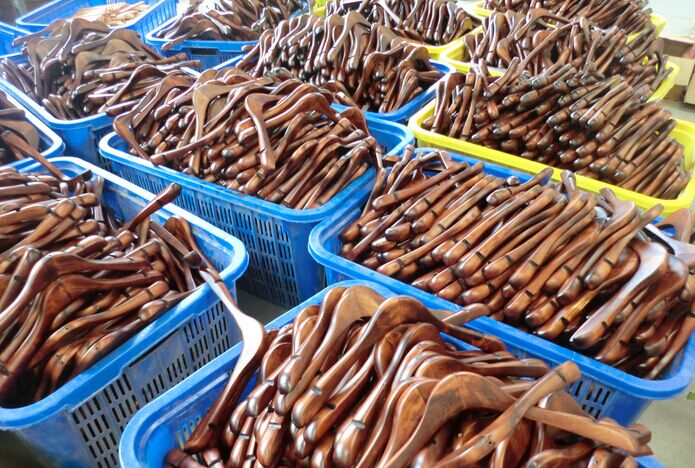 復(fù)古實(shí)木衣架 晾曬衣掛 女裝兒童衣服架 褲架服裝店衣架廠家批發(fā)