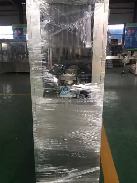 安徽欣升源桶裝水灌裝機(jī)全自動(dòng)灌裝機(jī)13645610182