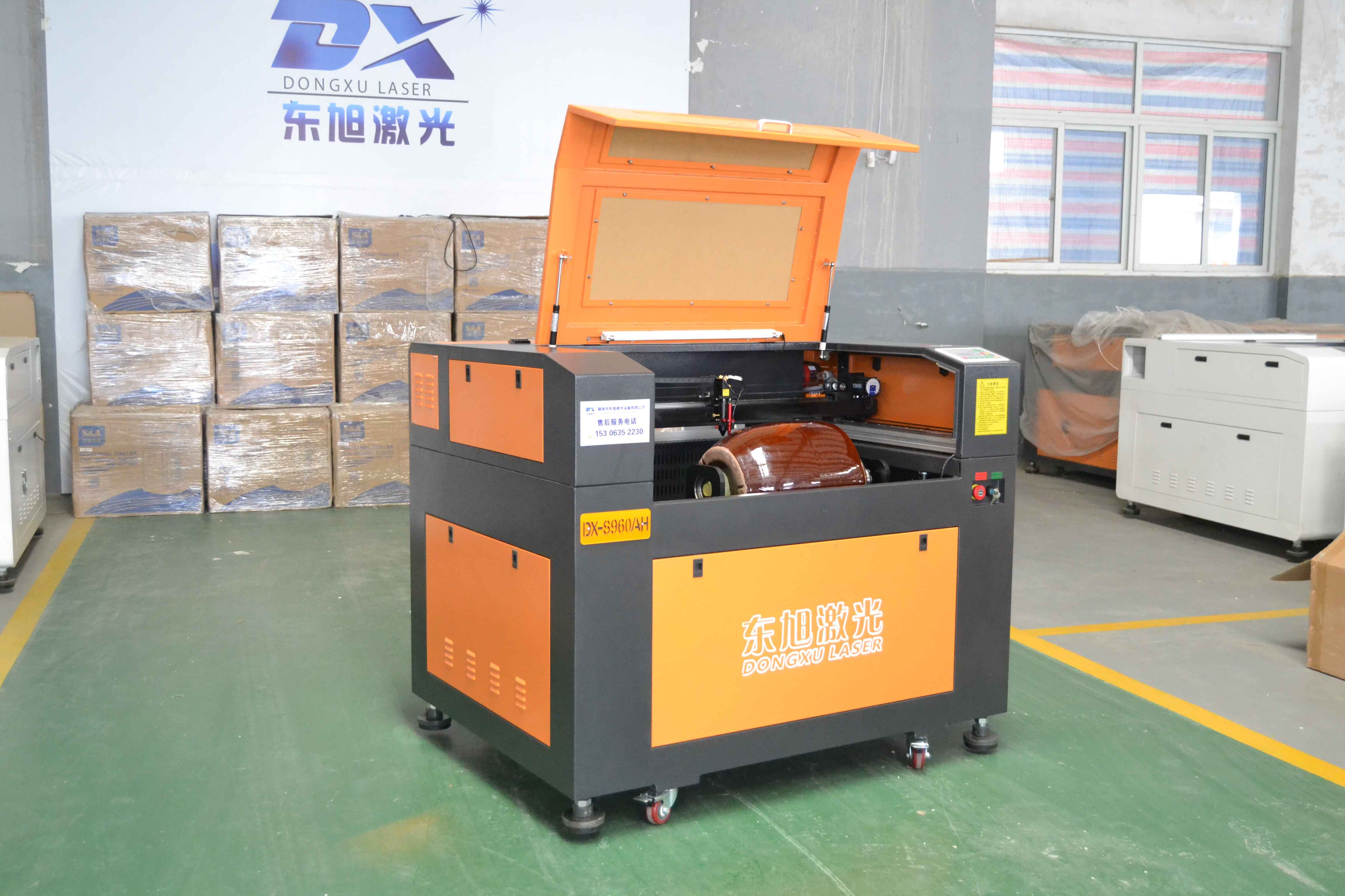 酒壇酒瓶雕刻機(jī)陶瓷雕刻機(jī)酒瓶刻字機(jī)酒壇酒瓶雕刻機(jī)定制酒雕刻機(jī)