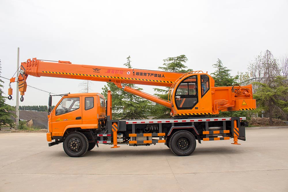 12T吊車(chē) 山東小型吊車(chē) 吊車(chē)廠 汽車(chē)底盤(pán)吊車(chē) 12T吊車(chē)山東小型吊車(chē)汽車(chē)底盤(pán)吊