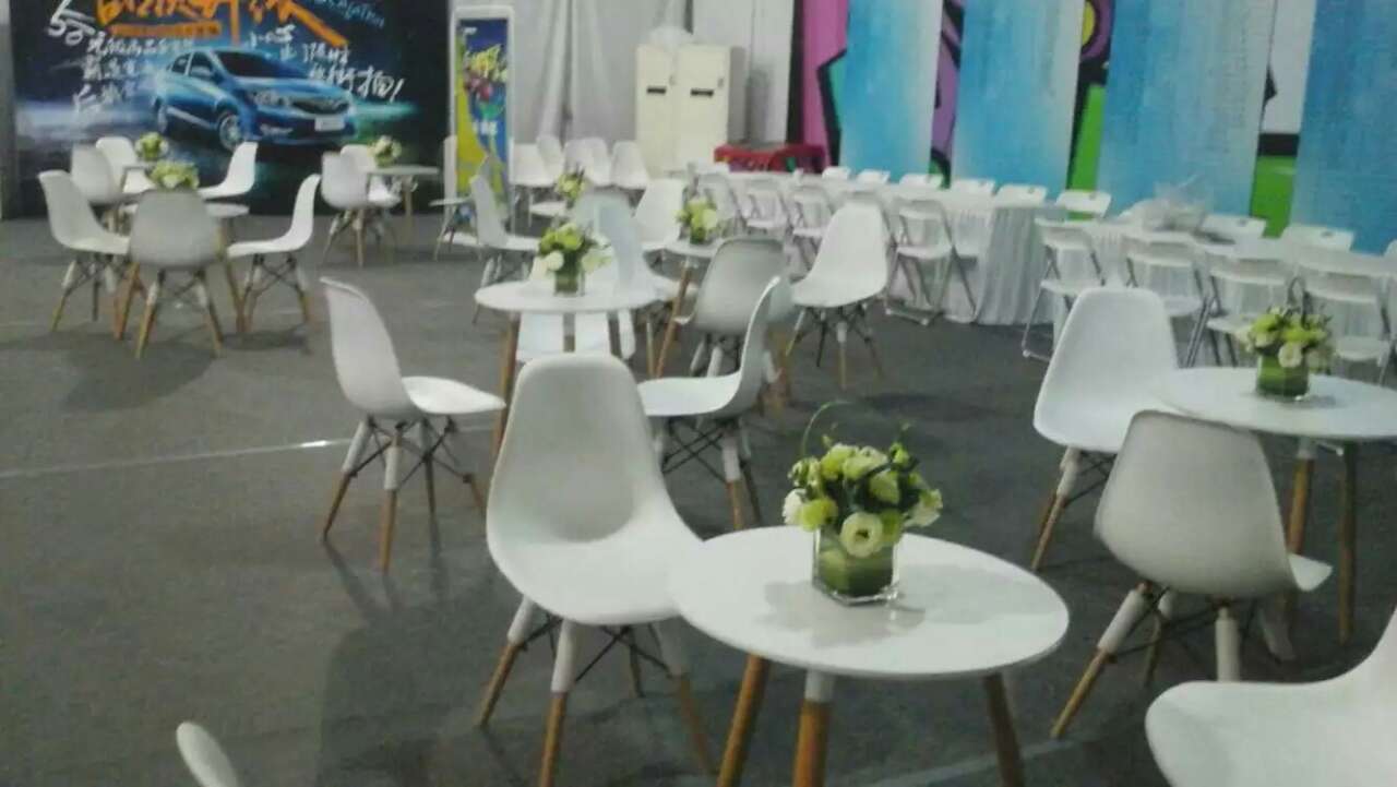 成都 展會沙發(fā)、展會桌椅，化妝鏡，衣鏡租賃就選物料租賃齊全供應商龍銘