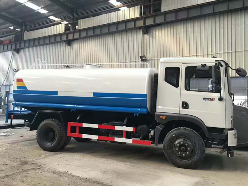 供應(yīng) 東風(fēng)D9型12噸灑水車