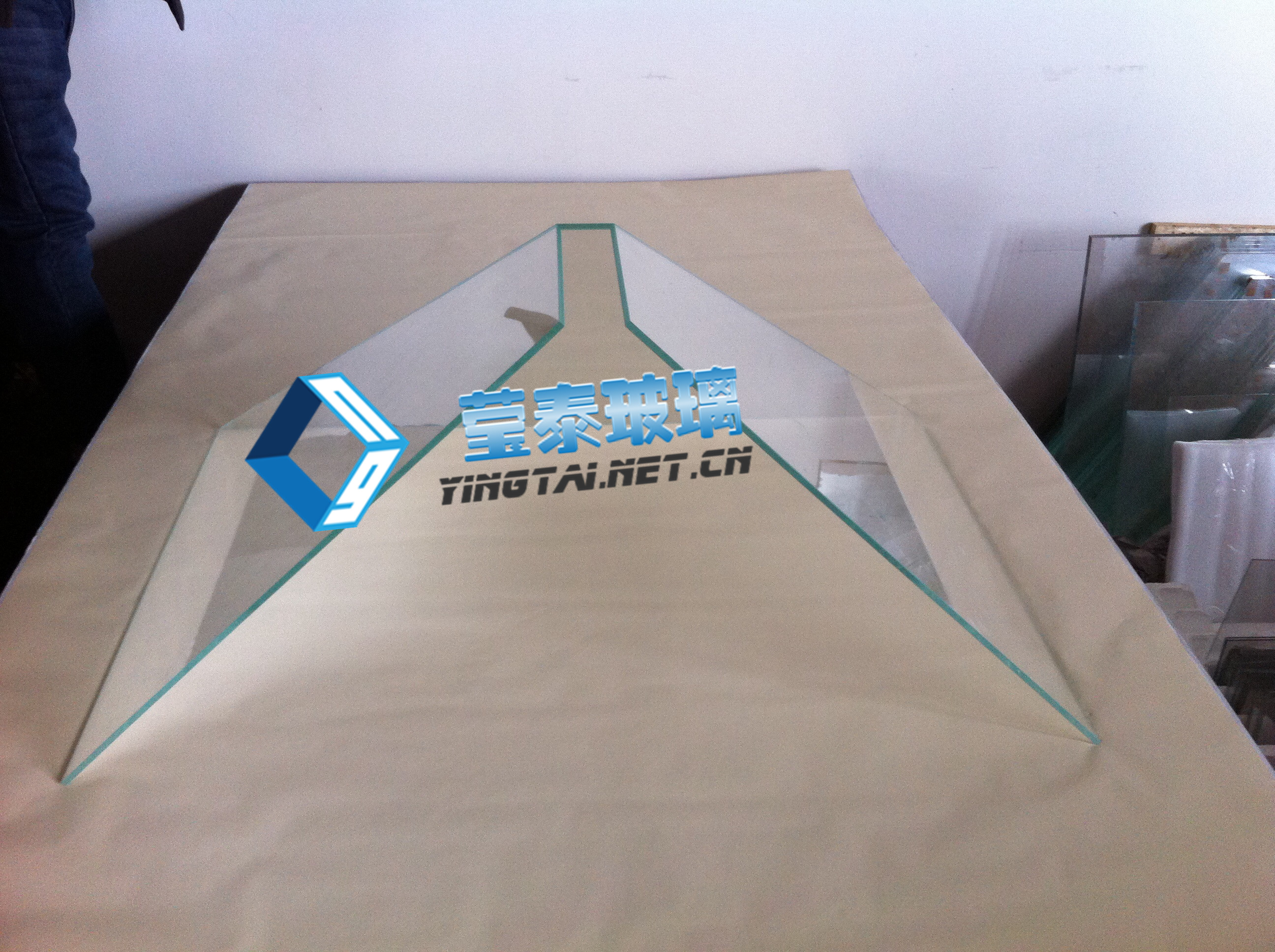 廣州2米全息鍍膜玻璃定制批發(fā)/采購 深圳玻璃如何實(shí)現(xiàn)半透半反原理 東莞調(diào)光玻璃原片廠家