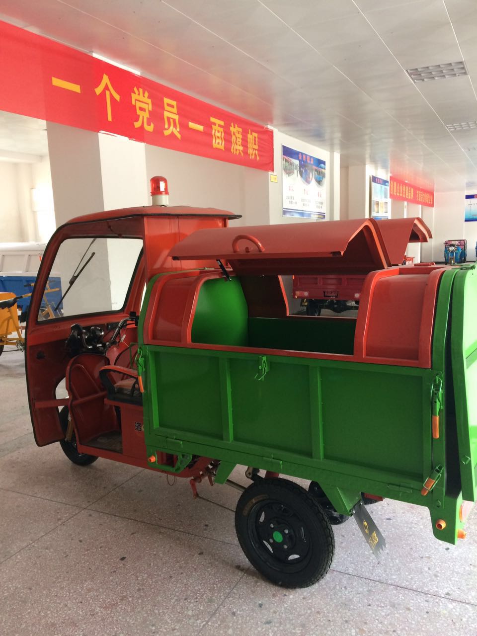 電子液壓環(huán)衛(wèi)車（鑫之泉）——河南周口環(huán)衛(wèi)車