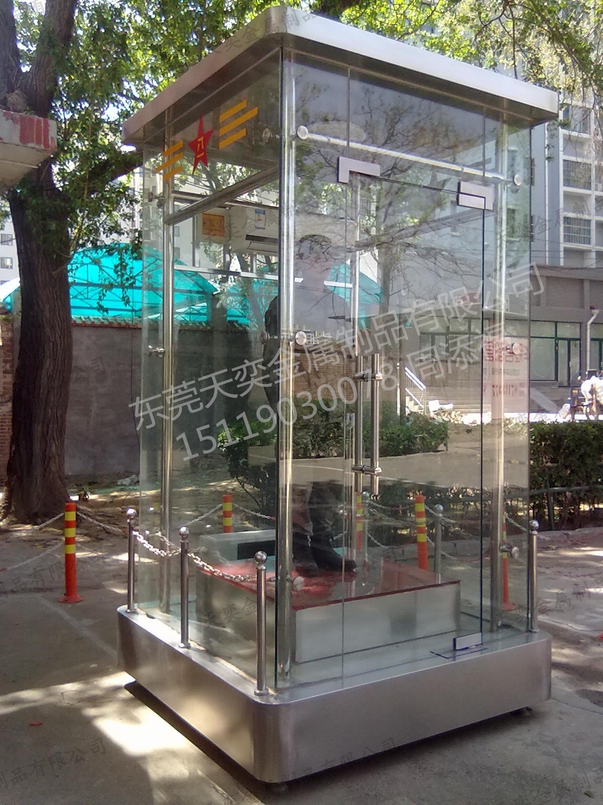 禮賓亭站崗禮賓亭站崗崗?fù)ぞ炊Y禮賓亭*敬禮亭