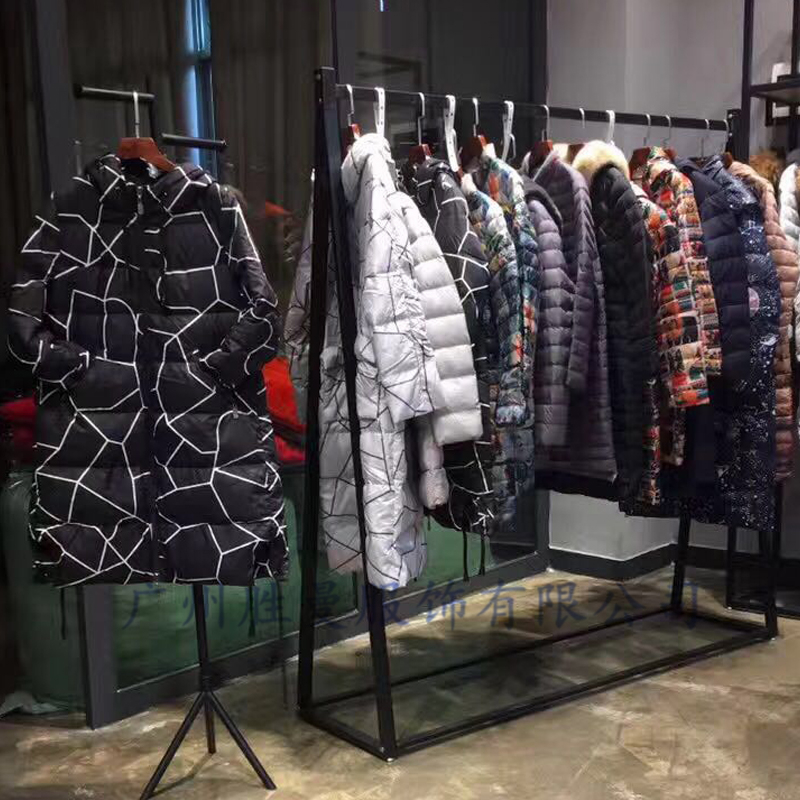 《寶萊》新款羽絨服品牌折扣女裝尾貨批發(fā)走份  《寶萊》新款羽絨服品牌折扣女裝