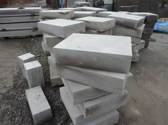青砂石路沿石