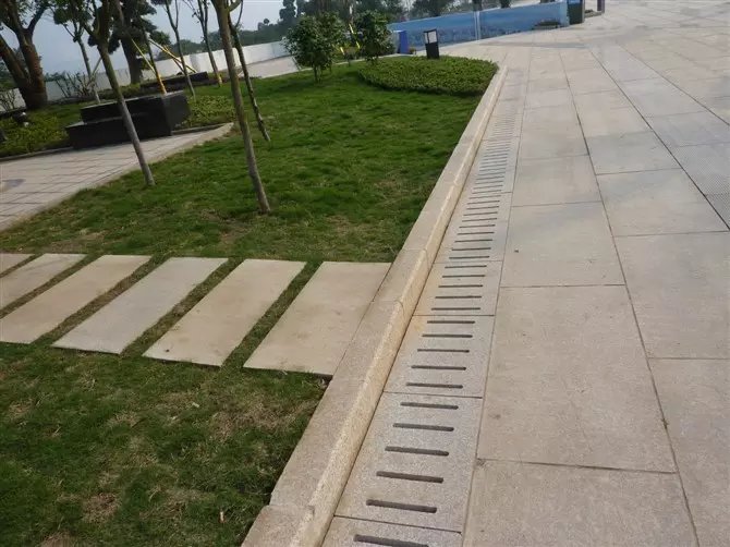 青砂石路沿石